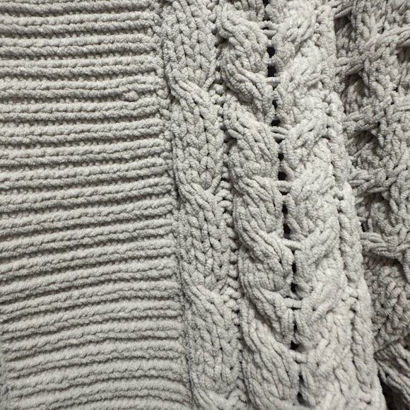 Abercrombie and Fitch Chenille Cable Cardigan Size XS - Picture 3 of 6